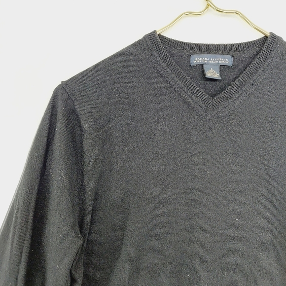 Banana Republic Italian Extra Fine Merino Wool Black Knit V Neck Sweater P1866 - Picture 2 of 7